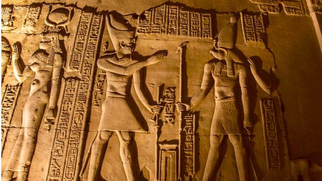 世界历史上第一个皇帝是谁，世界上第一位皇帝