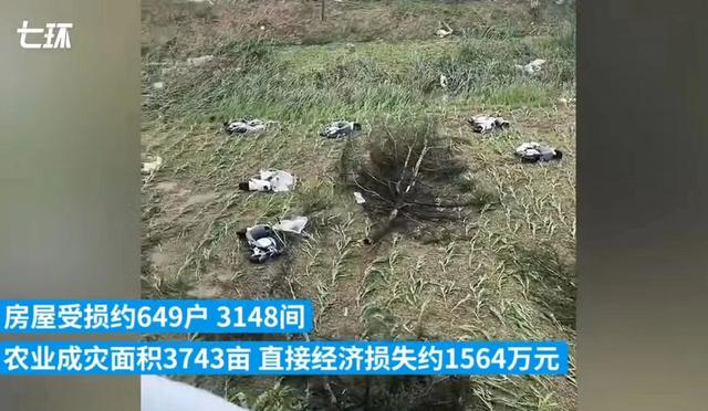 13级大风一家三口被刮跑，一地屋顶被刮飞