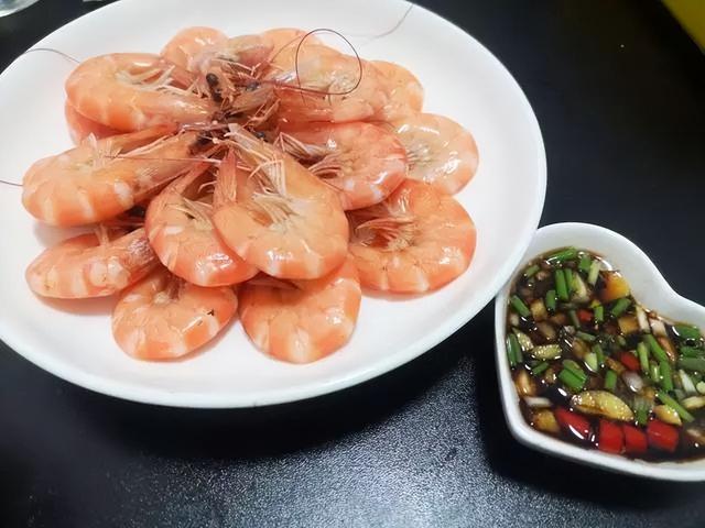 白煮虾要煮多久，白灼虾一般水煮几分钟（大虾煮多久最好吃）