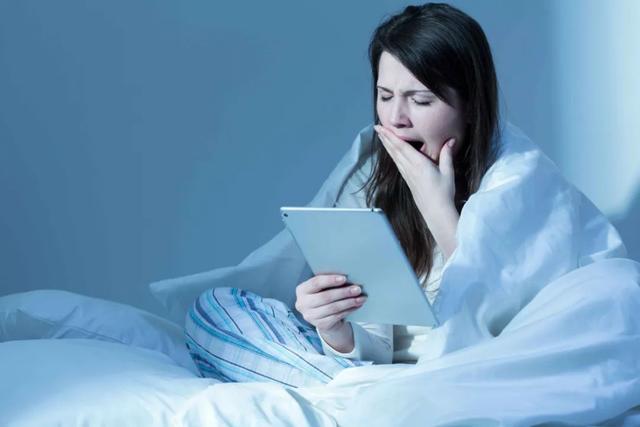 健康睡眠时间表看看你睡够了吗，最佳睡眠表出炉：早睡还是晚睡