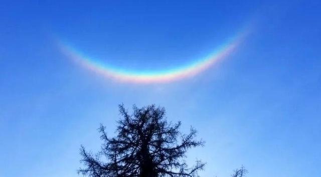 nasa观察太阳出现笑脸，NASA拍到神秘的“太阳微笑”