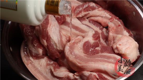 腌腊肉的制作方法及用料（腌腊肉盐和调料比例是多少）