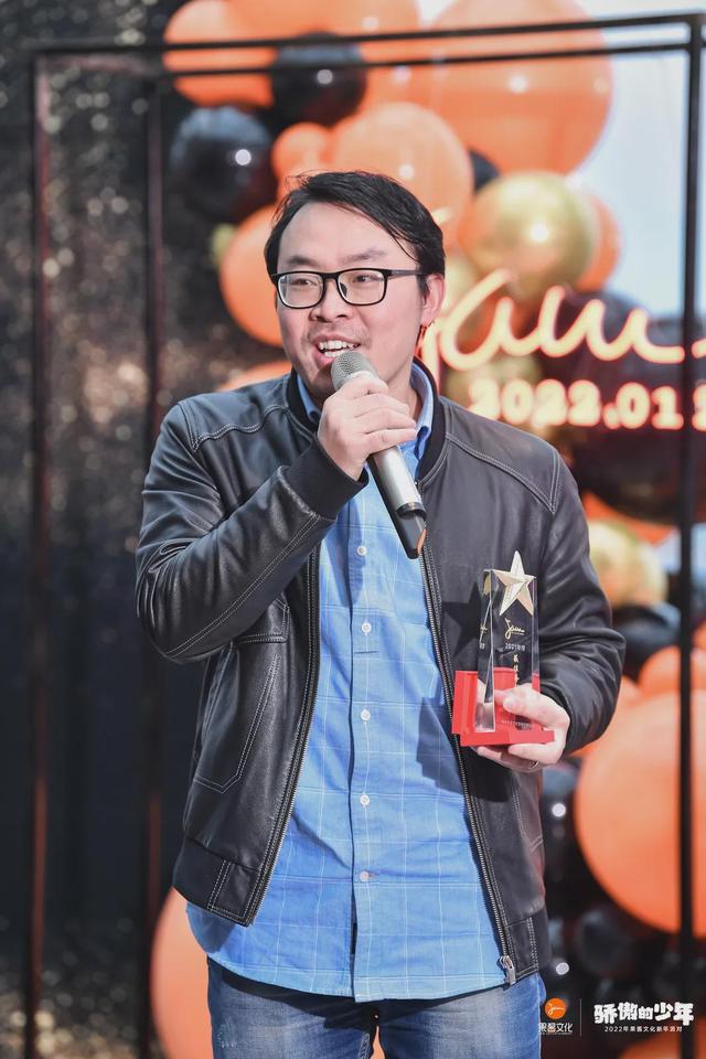 果酱c位出道，年，让我们像喝甜品一样吃蛋糕