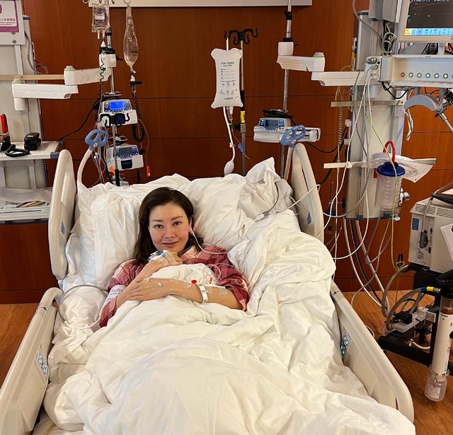 李嘉欣病愈出院素颜出镜，李嘉欣出院后被偶遇