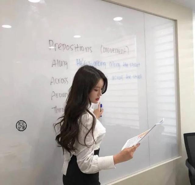 女教师退休年龄，女专业教师退休年龄规定（中小学老师50岁就教不动了）