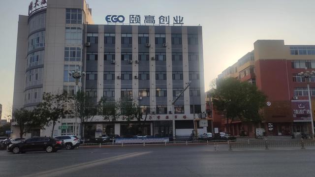 盘锦向海大道与商贸北街交叉路口，盘锦市向海大道