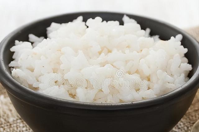 米饭怎么煮才好吃不腻，煮米饭不只用清水