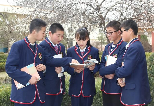 私立学校和公立学校哪个好，公立学校跟私立学校哪个好（读公立学校和私立学校的学生）