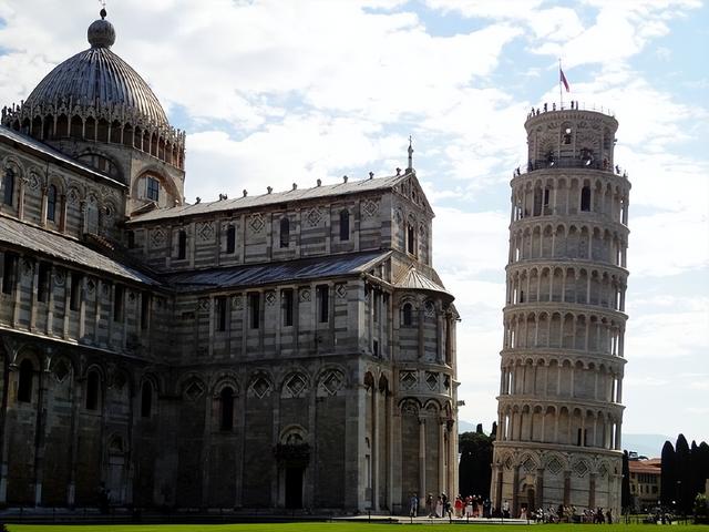 意大利比萨斜塔，外国遗产比萨斜塔