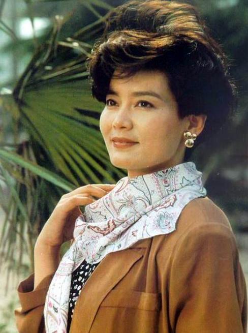 没有整过容的女明星，90年没整过容的女明星（“不老女神”现原形）