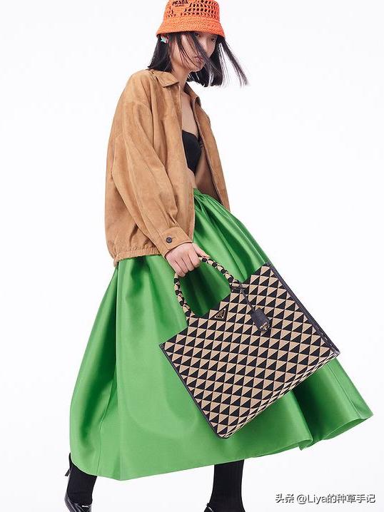 今年流行大包包，今夏最时髦的大包包都在这