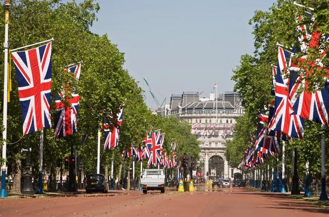 查尔斯继位仪式，英国70年来最大仪仗行动