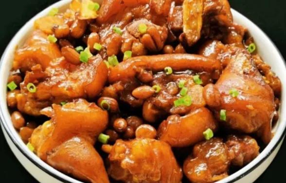 黄焖猪蹄该怎么做，两块钱搞定一道家常美食非常哇塞的❗黄焖猪蹄