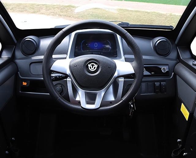 全封闭老年代步车，封闭式可上路老年代步车（适合老年人代步、接娃）