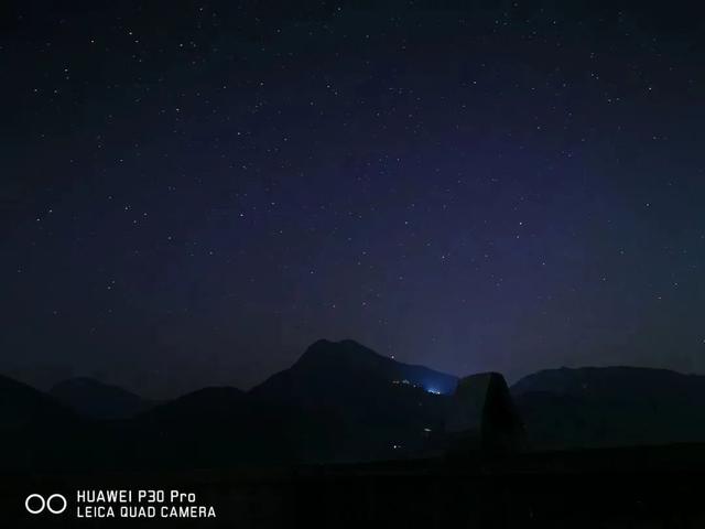 如何用手机拍星空，怎样用手机拍出漂亮的星空照（手机摄影教程丨普通人怎么用手机拍出好看的星空）