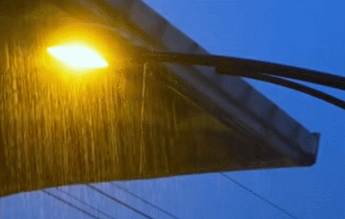 窗前听雨意境，在静怡的时光里听雨