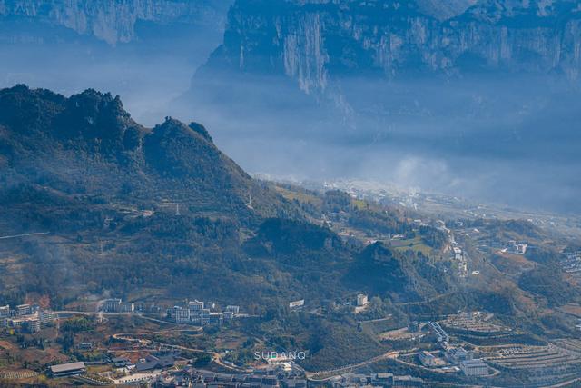 天山神秘大峡谷地貌特征，北纬30度上的大峡谷