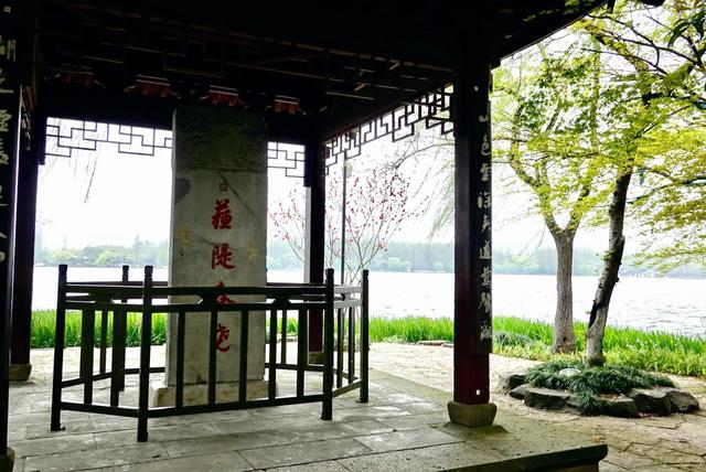 杭州西湖之白堤，“白堤”名出白居易