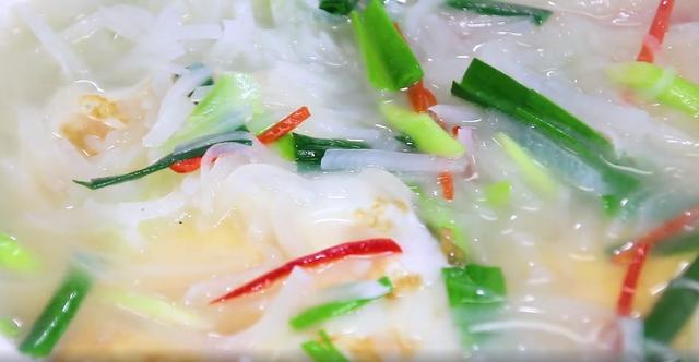 萝卜汤的家常做法，萝卜汤的几种家常做法（下班回家也能做的排骨萝卜汤）