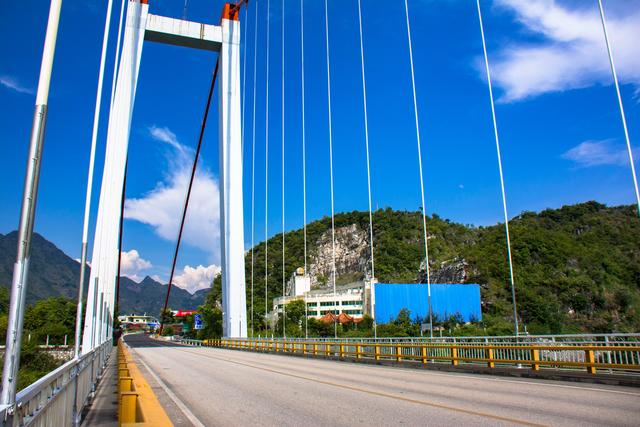 贵州最美的公路介绍，壮美的贵州遵义大发渠特大桥