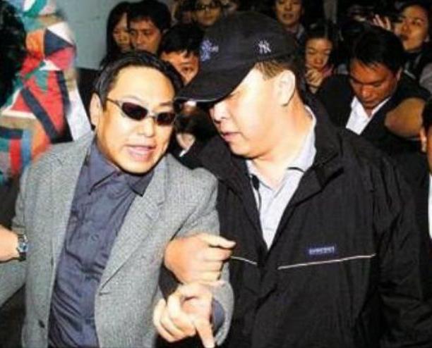 罗兆辉和张智霖的关系，屌丝逆袭27岁身家10亿