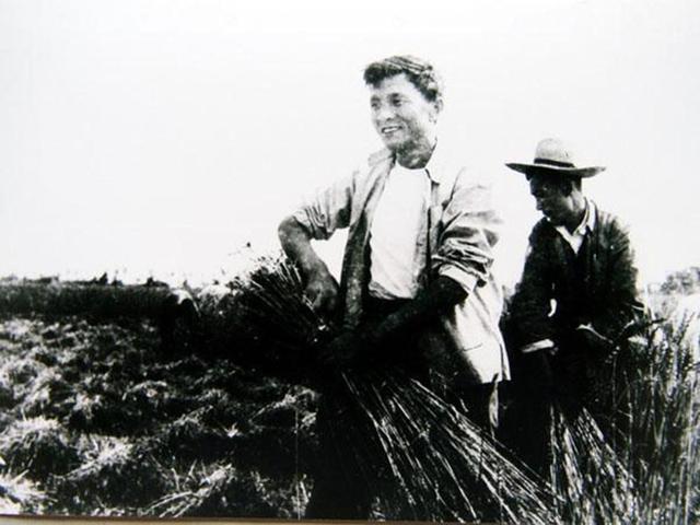 华西村的吴仁宝当年怎么发展起来，曾经的天下第一村为何走下了神坛