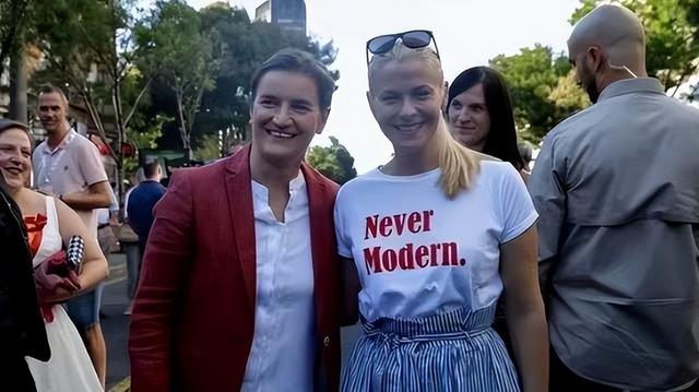 塞尔维亚女总理个人简介，塞尔维亚高颜值女总理