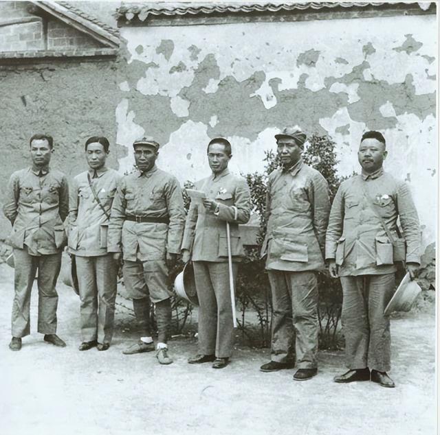 开国大将和开国元帅区别，对比开国第一大将与排名第十元帅各时期的职务与功绩