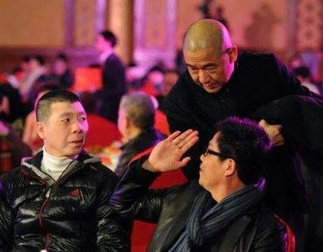 张国立和冯小刚的关系，冯小刚名利双收