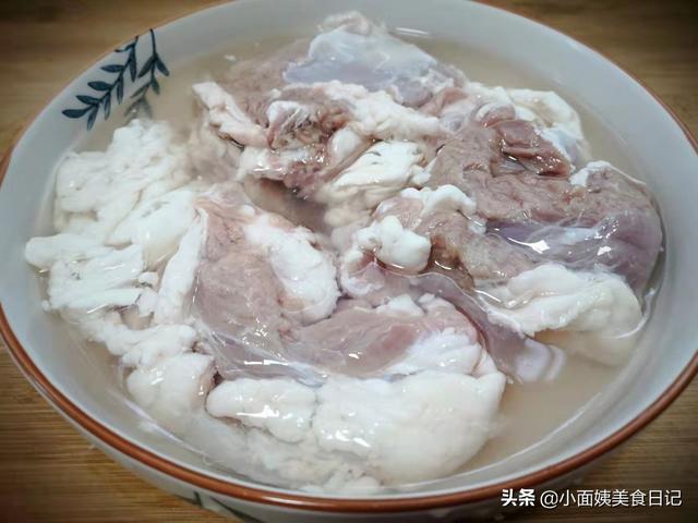 羊肉泡馍怎么吃，吃羊肉泡馍的正确姿势（体验舌尖上西安的味道）