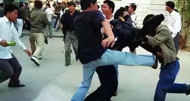 湖南刘汉大案，曾命黑老大照顾其子,暗中助黑帮将对手“灭门”