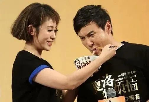 沈腾今天的幸福，沈腾马丽经典小品今天的幸福（43岁沈腾和50岁杨钰莹同框）