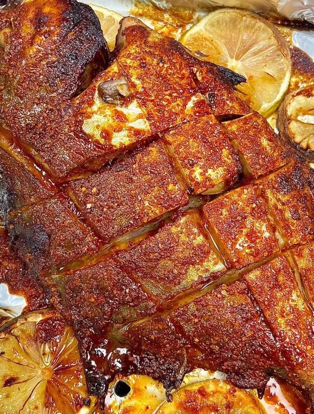 蒜香烤鱼的做法，不辣的蒜香烤鱼做法家庭版（蒜香烤鱼这样做）