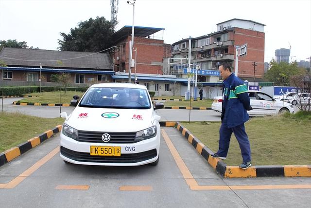 为什么驾校教练建议买自动挡，很多人考驾照考手动挡