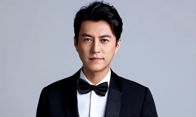 颜值最高的十大男演员，年轻时相貌平平