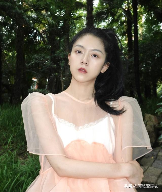 女生化妆精致还是自然好，“长期素颜”和“长期化妆”的女生