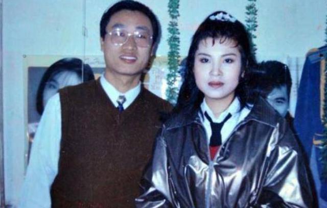 歌星李娜现在在哪里呢，90年代内地女歌星