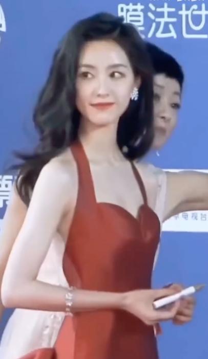 韩国红毯女明星有多敢穿，韩国红毯穿搭过于朴素