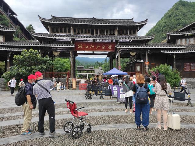 千户苗寨旅游攻略详细，西江千户苗寨最详细游玩攻略（西江千户苗寨到底值不值得去）