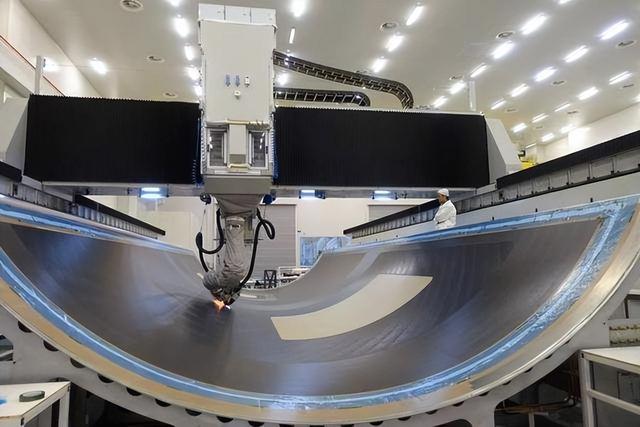 俄罗斯c929大型客机，俄罗斯航空工业遭遇全面冻结