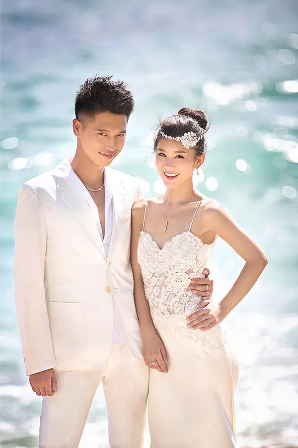 王雷李小萌婚纱照，李小萌和老公婚纱照