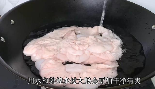 酸菜肥肠的做法，酸菜焖肥肠做法