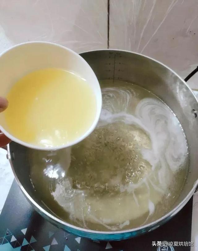 白糖怎么熬糖浆，白糖怎样熬成糖浆（很重要的一个材料就是转化糖浆）