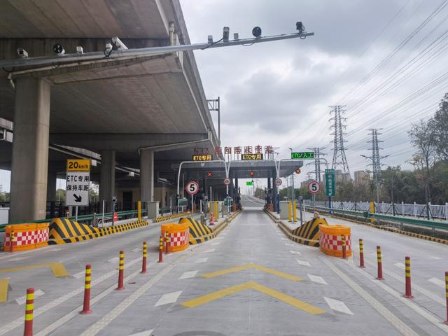 S32申嘉湖高速昆阳路东侧立交匝道正式通车，S32申嘉湖高速昆阳路东侧立交匝道正式通车