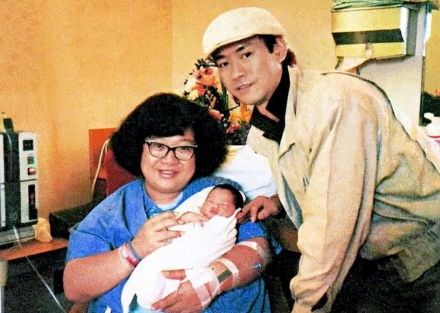 母亲抛夫弃子现状，张爱玲的母亲黄逸梵：小脚女人