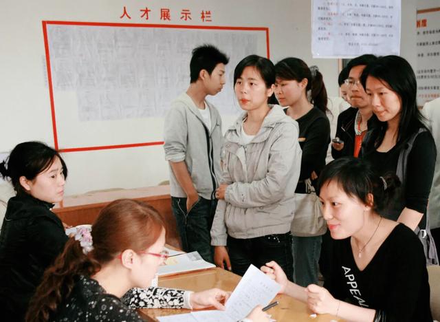 最吃香的十种铁饭碗，教师又成了新的“老九”