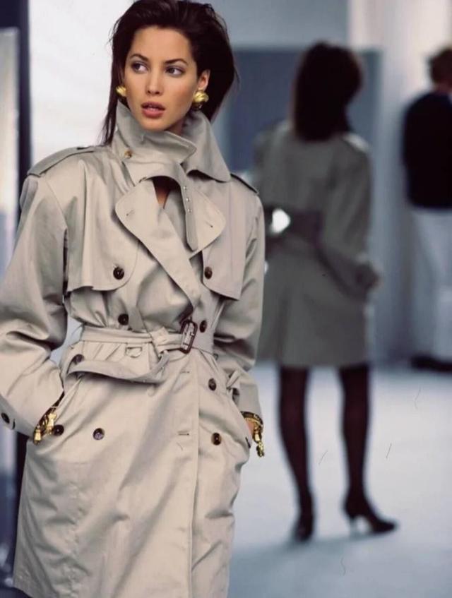 超长款风衣怎么搭配内搭，过完年风衣又卷土重来