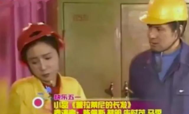 蔡明和老公合照，老公用100封情书追到手