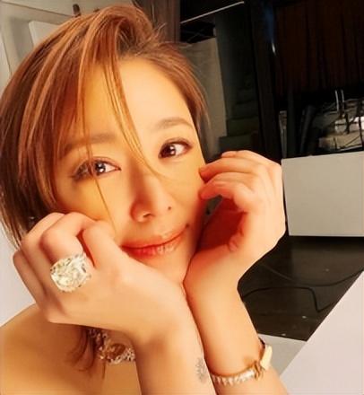 林心如周杰吃瓜，林心如：控诉周杰强吻