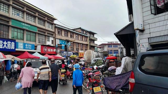 北回归线标志园，昆明墨江北回归线标志园（游客排队喝井水：就会生双胞胎）